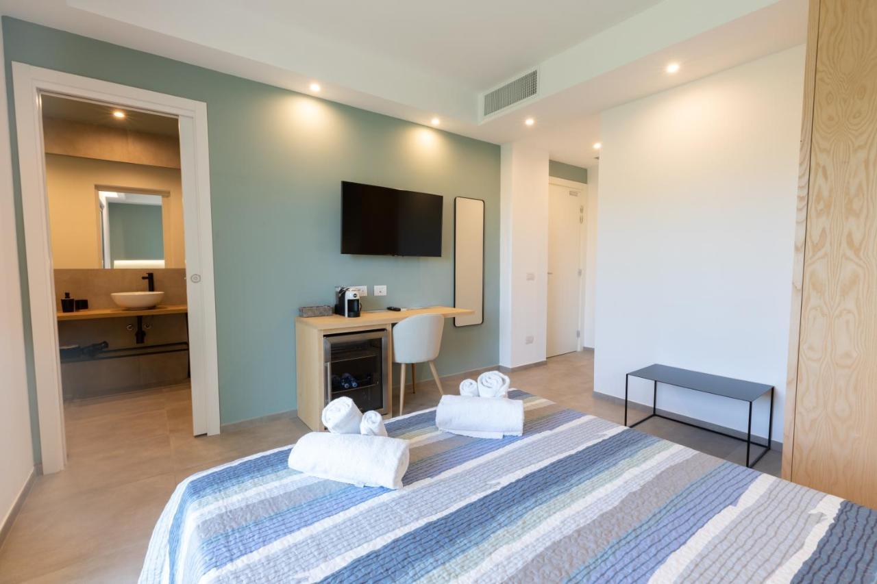 Molo Brin Rooms & Suites ออลเบีย ภายนอก รูปภาพ