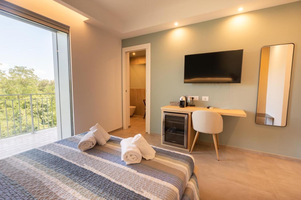 Molo Brin Rooms & Suites ออลเบีย ภายนอก รูปภาพ
