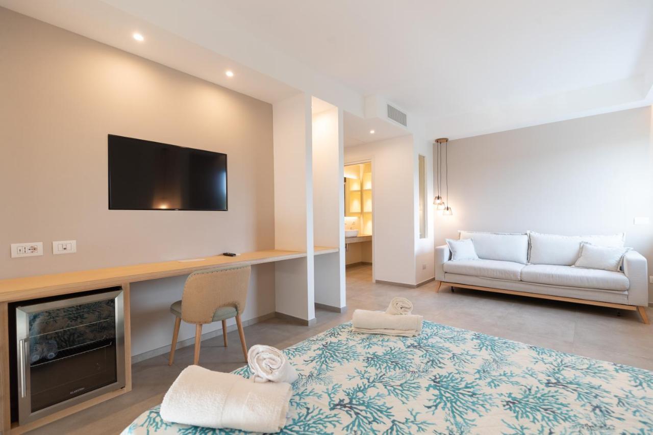 Molo Brin Rooms & Suites ออลเบีย ภายนอก รูปภาพ