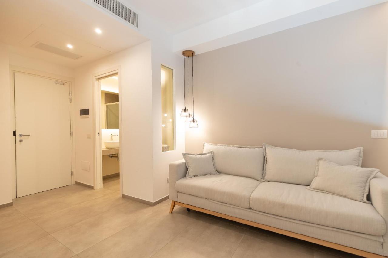 Molo Brin Rooms & Suites ออลเบีย ภายนอก รูปภาพ